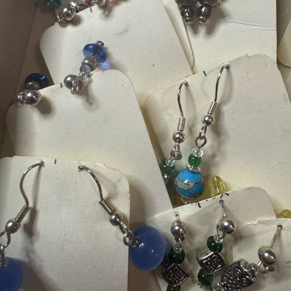 Lot of 18 Handmade Beaded Earrings on Cardstock - Picture 3 of 8